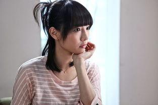 娱乐吃瓜酱男大学生,揭秘娱乐吃瓜酱男大学生的校园生活